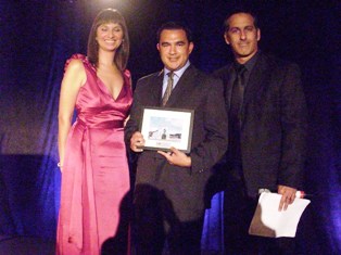 El Alcalde en funciones recibió el reconocimiento que hizo la Camara de Comercio Hispana de San Diego, al XIX Ayuntamiento de Tijuana, en la Categoría de Lider Comunitario 2009